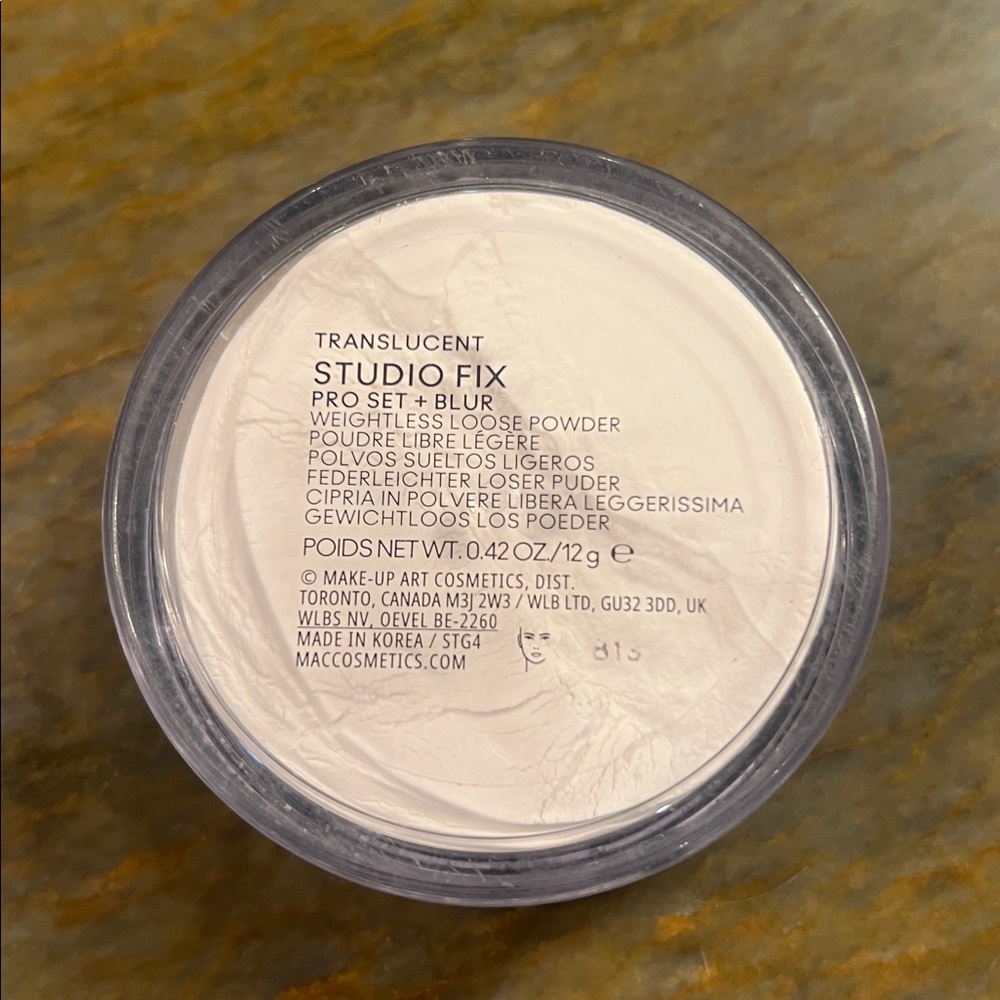 MAC Studio Fix Translucent Loose Powder - Picture 2 of 2